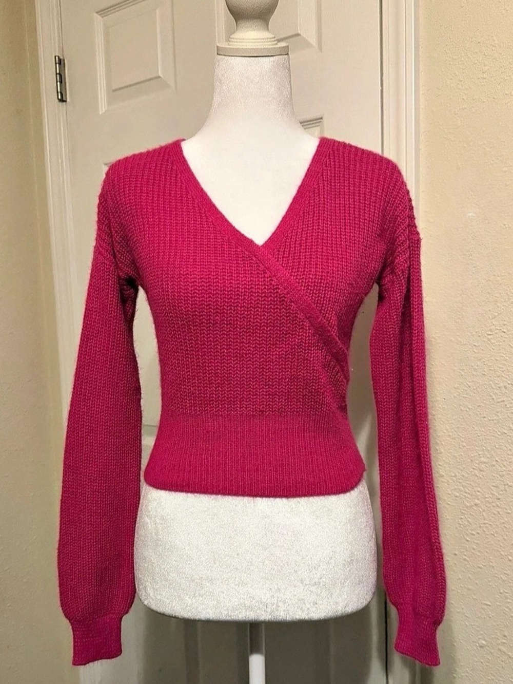 UK2LA Pink V-Neck Sweater - Size XS